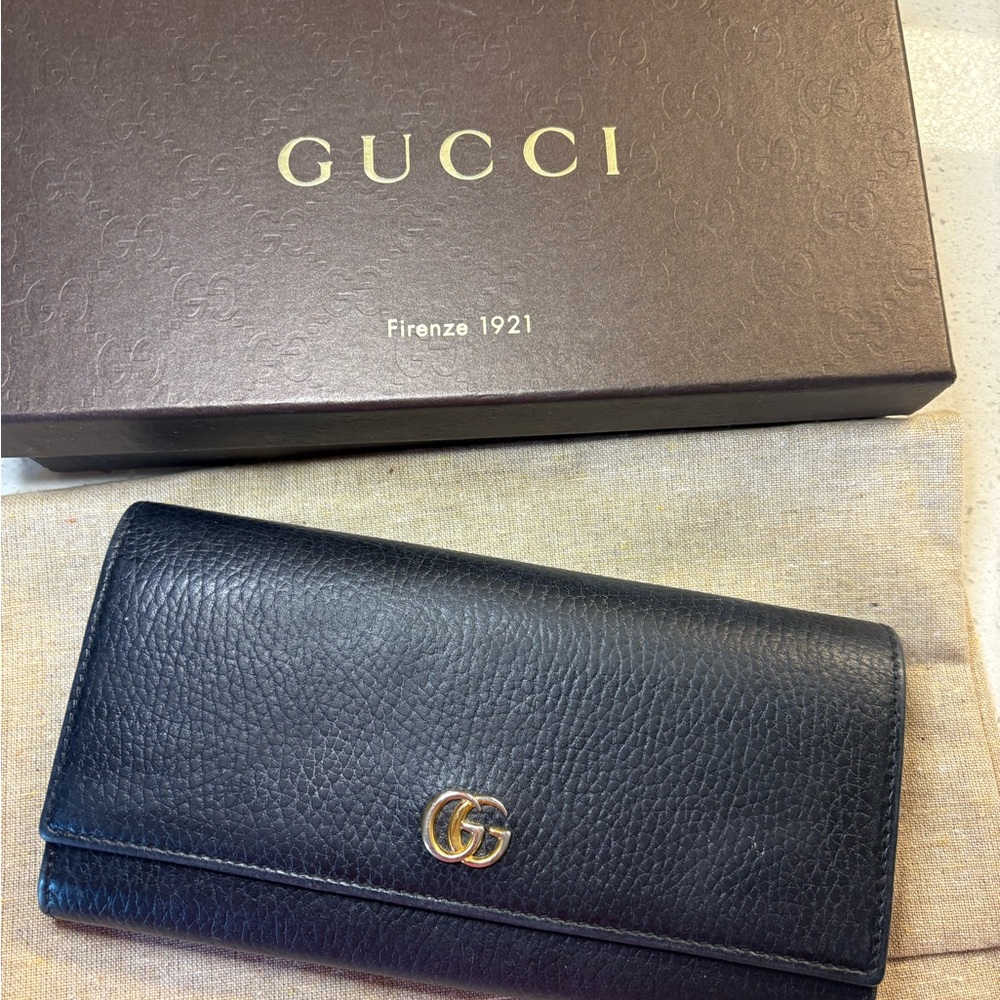Authentic Gucci Black Pebbled Leather Wallet with Gold Logo